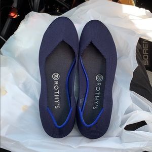 Navy round toe Rothy’s
